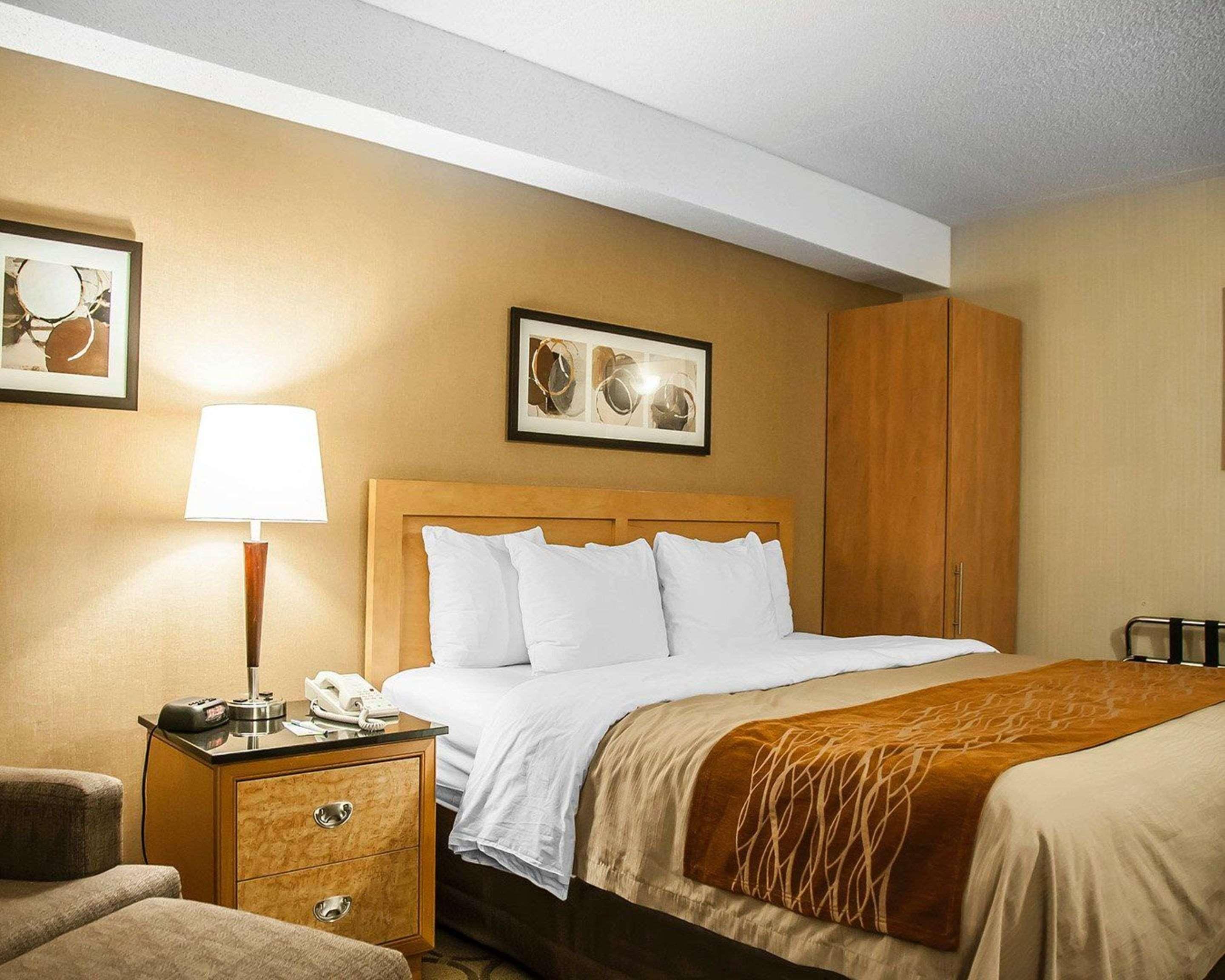 Comfort Inn Лаваль Экстерьер фото