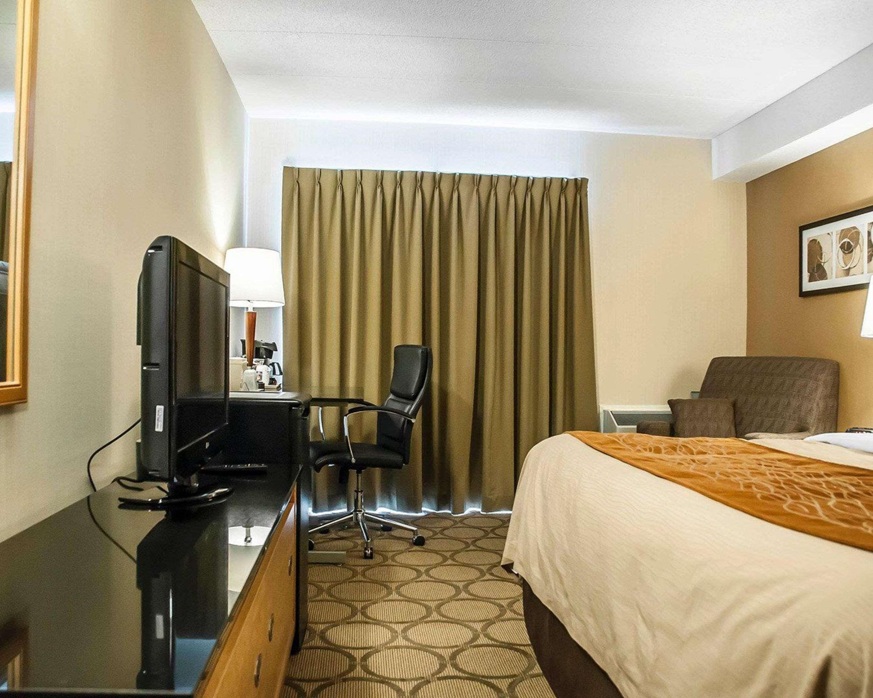 Comfort Inn Лаваль Экстерьер фото